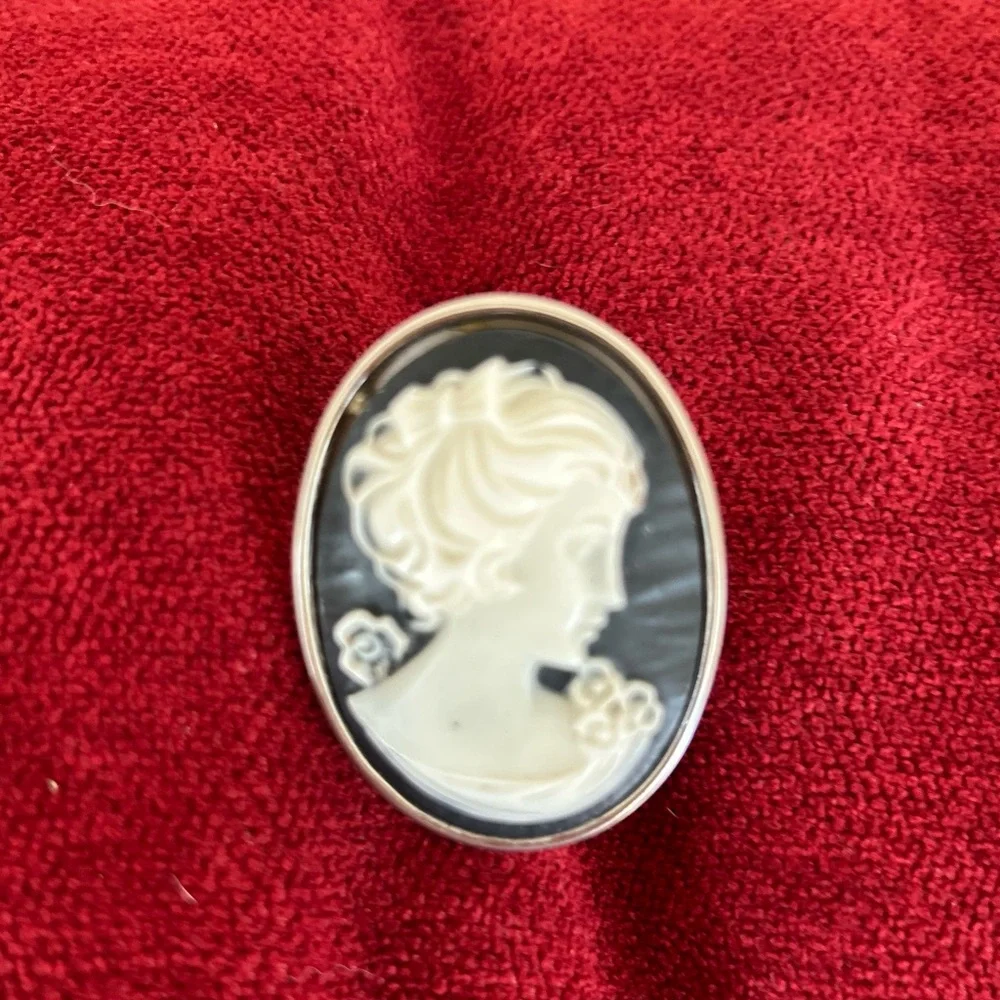 Classic Black and Ivory Cameo (adjustable) Ring -size 7-12 - Picture 2 of 3